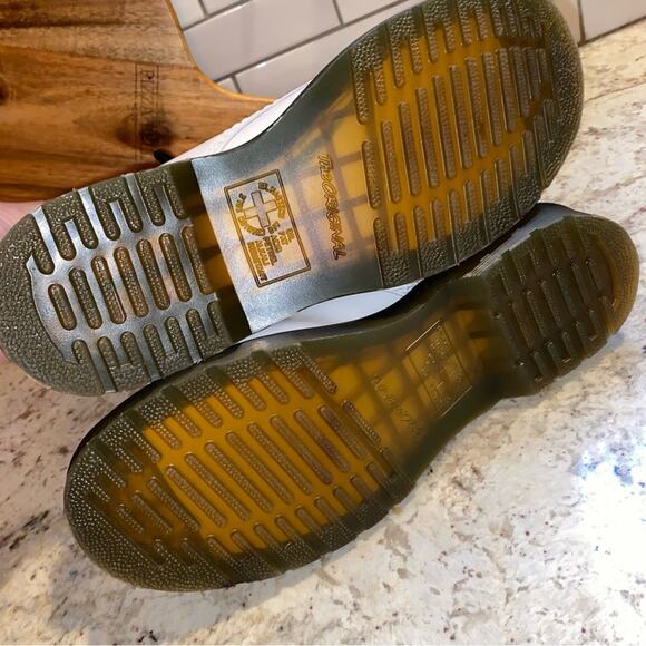 Doc Dr Martens $150 11821 White Gloss Leather Boots 8 Eyelet US Women’s 7 - Picture 14 of 15